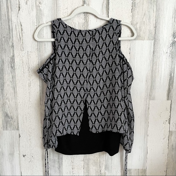 Off the Shoulder Flowy Blouse Size XS - Picture 3 of 12